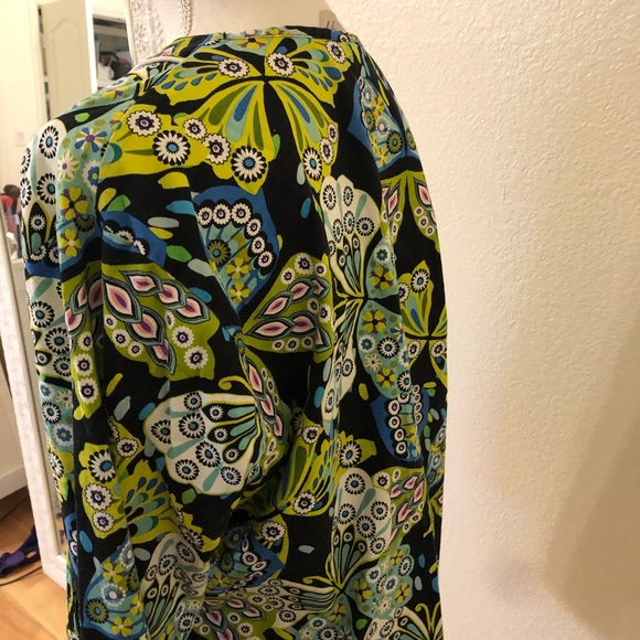 Floral scrubs/scrub top - Picture 4 of 5